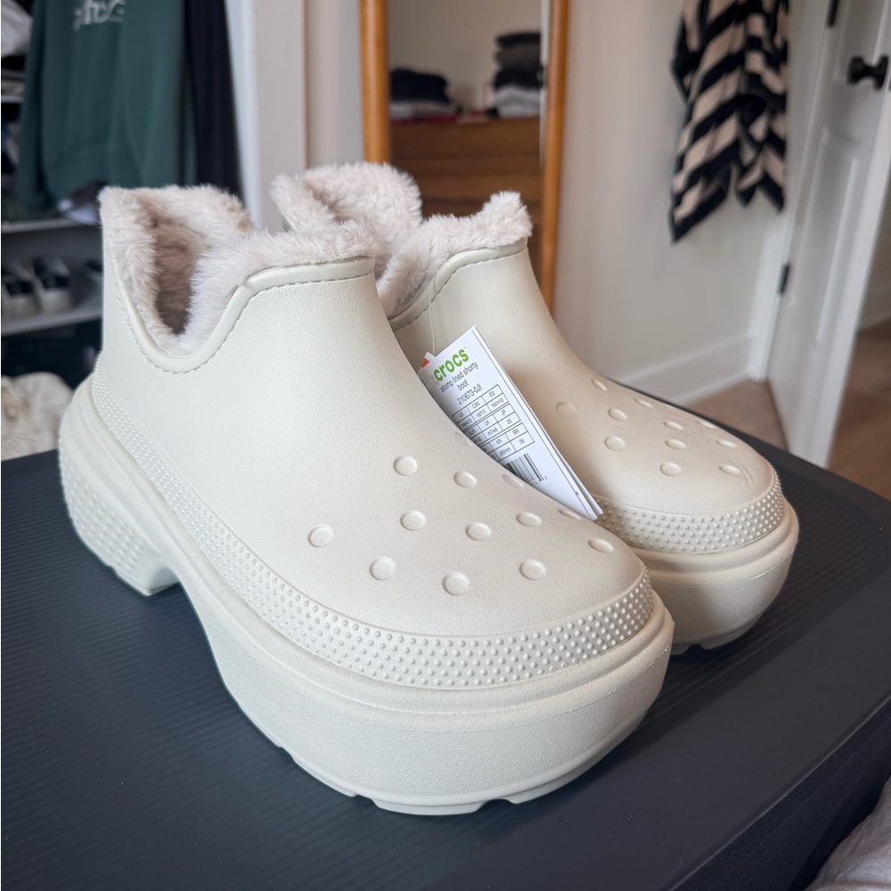 CROCS Cream Fuzzy Lined Boots